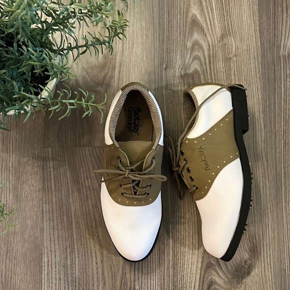 FootJoy Shoes Nwt Foot Joy Bug Boys Golf Shoes Spikes Size 65 Tan